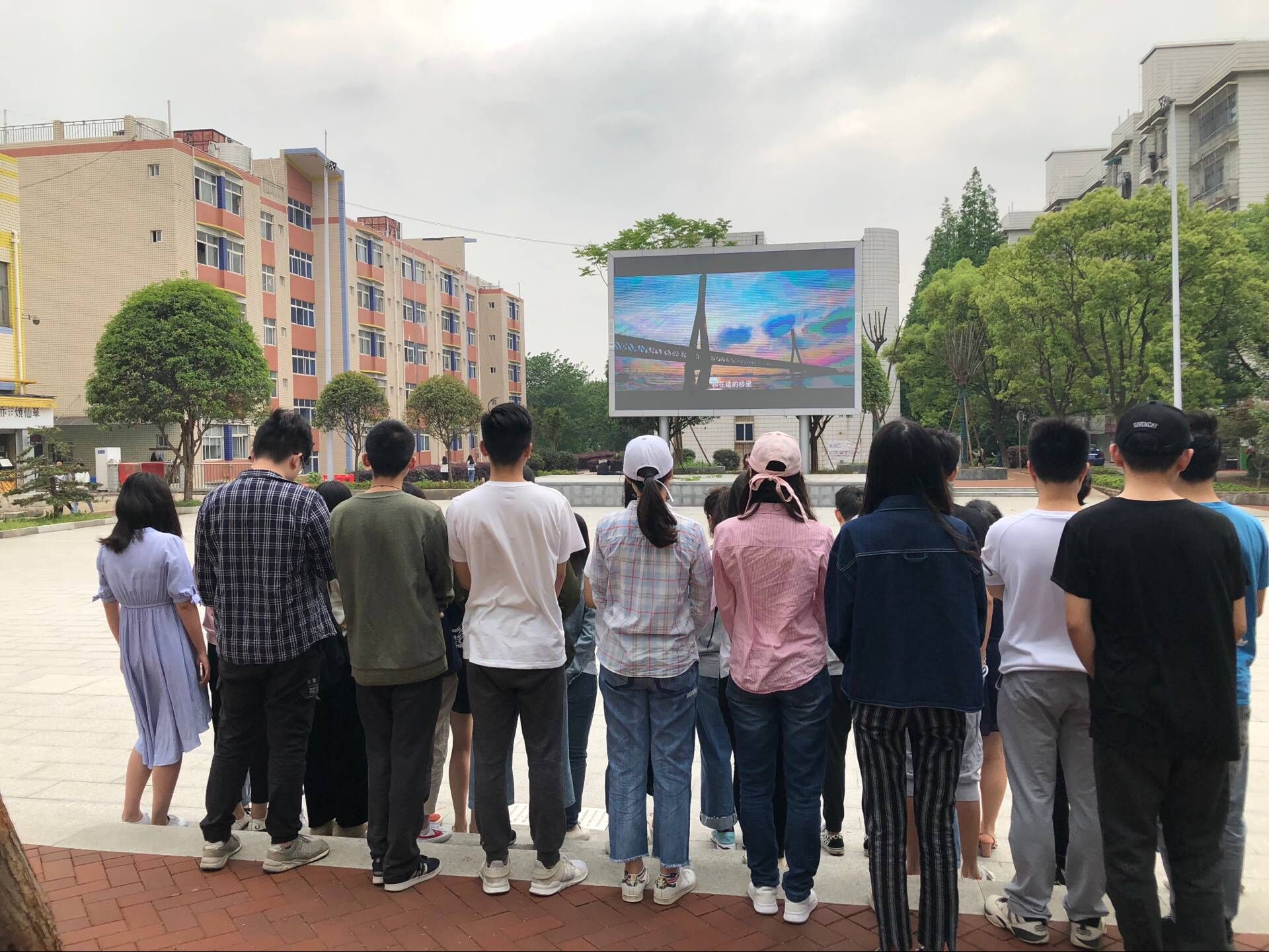 1524476555081033024.jpg 厉害了我的国观影1.jpg