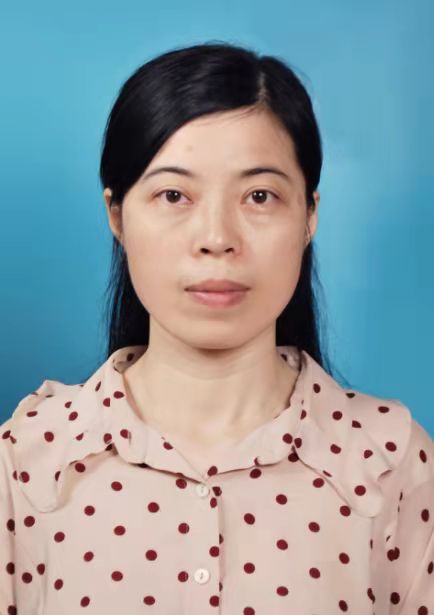 李震