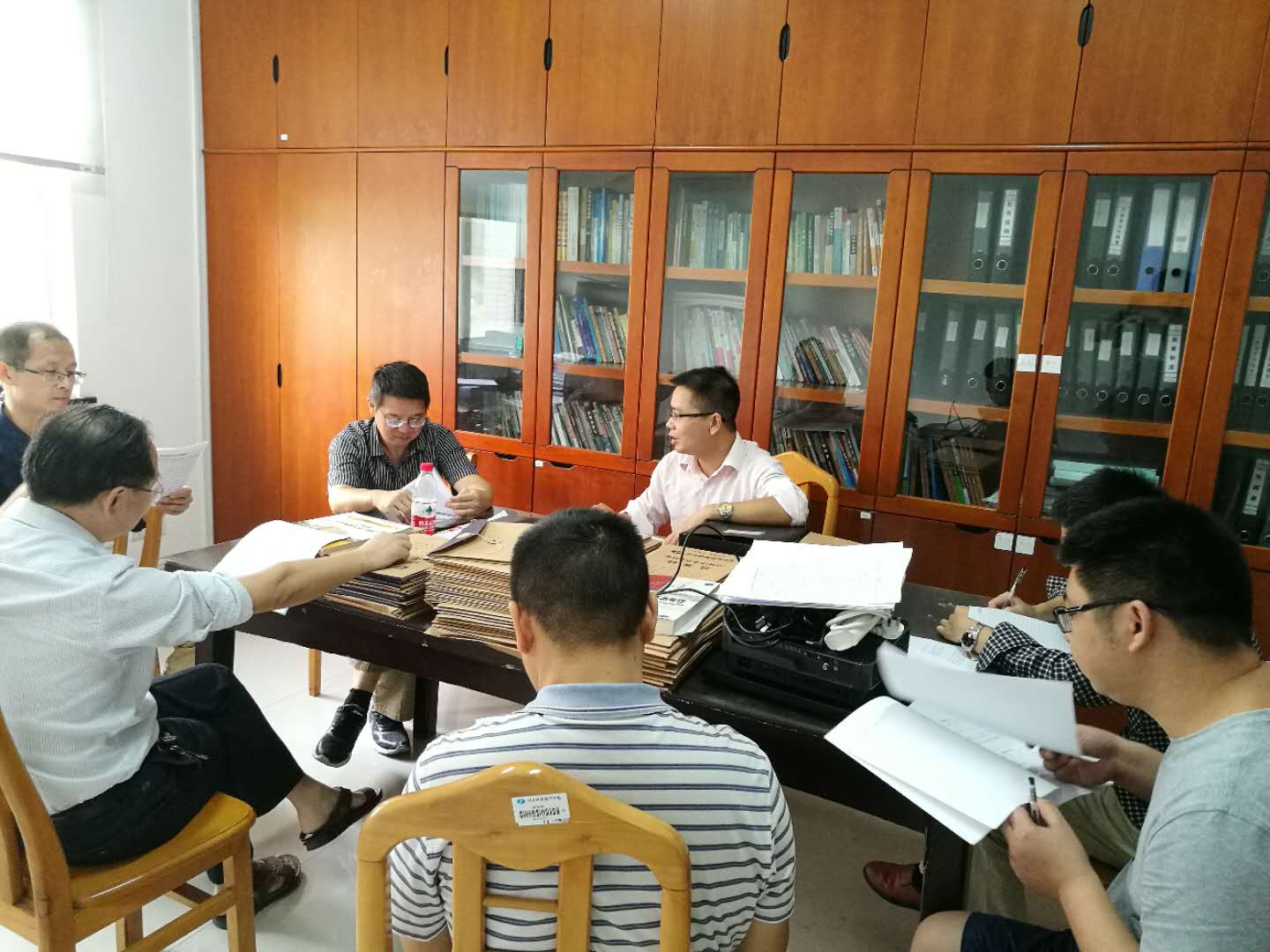 1507774575646076915.jpg 2018届本科毕业论文协调会现场.jpg