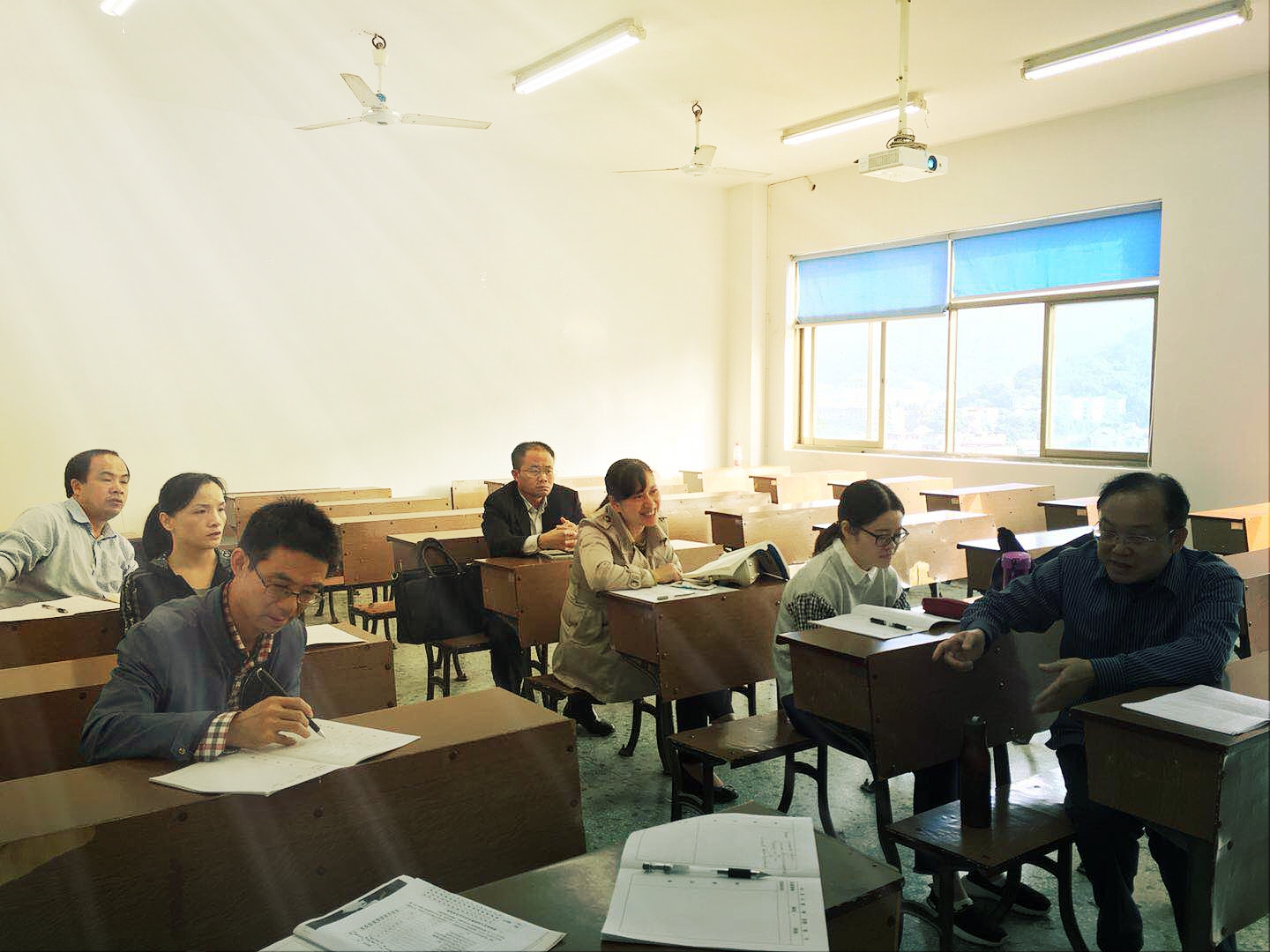 1509327925408031923.jpg 法学系教师开展二次磨课活动_看图王.jpg