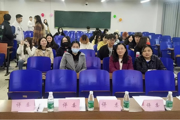 我院举行演讲与脱口秀比赛