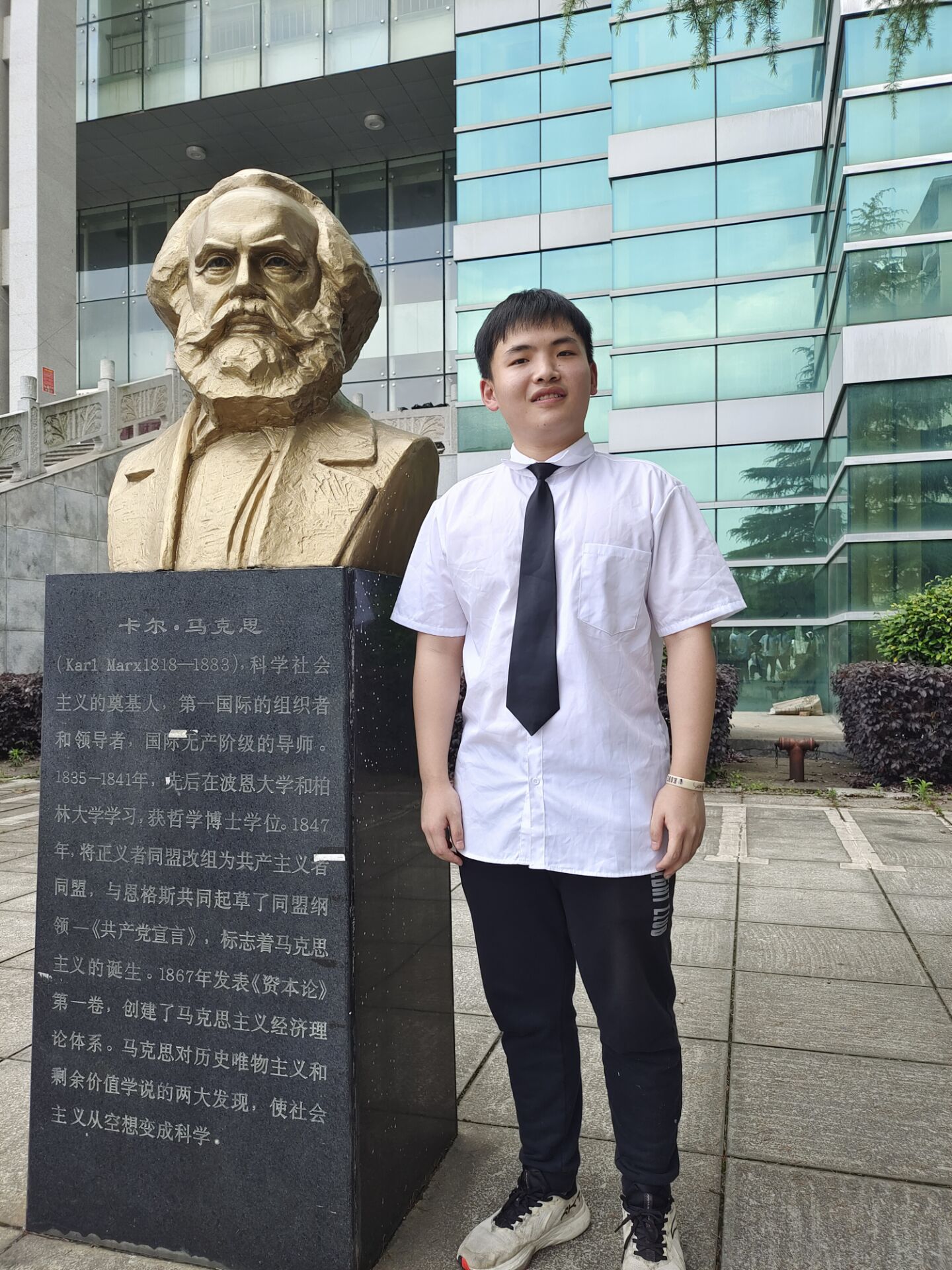 1656553928827097713.jpg 蔡琰.jpg